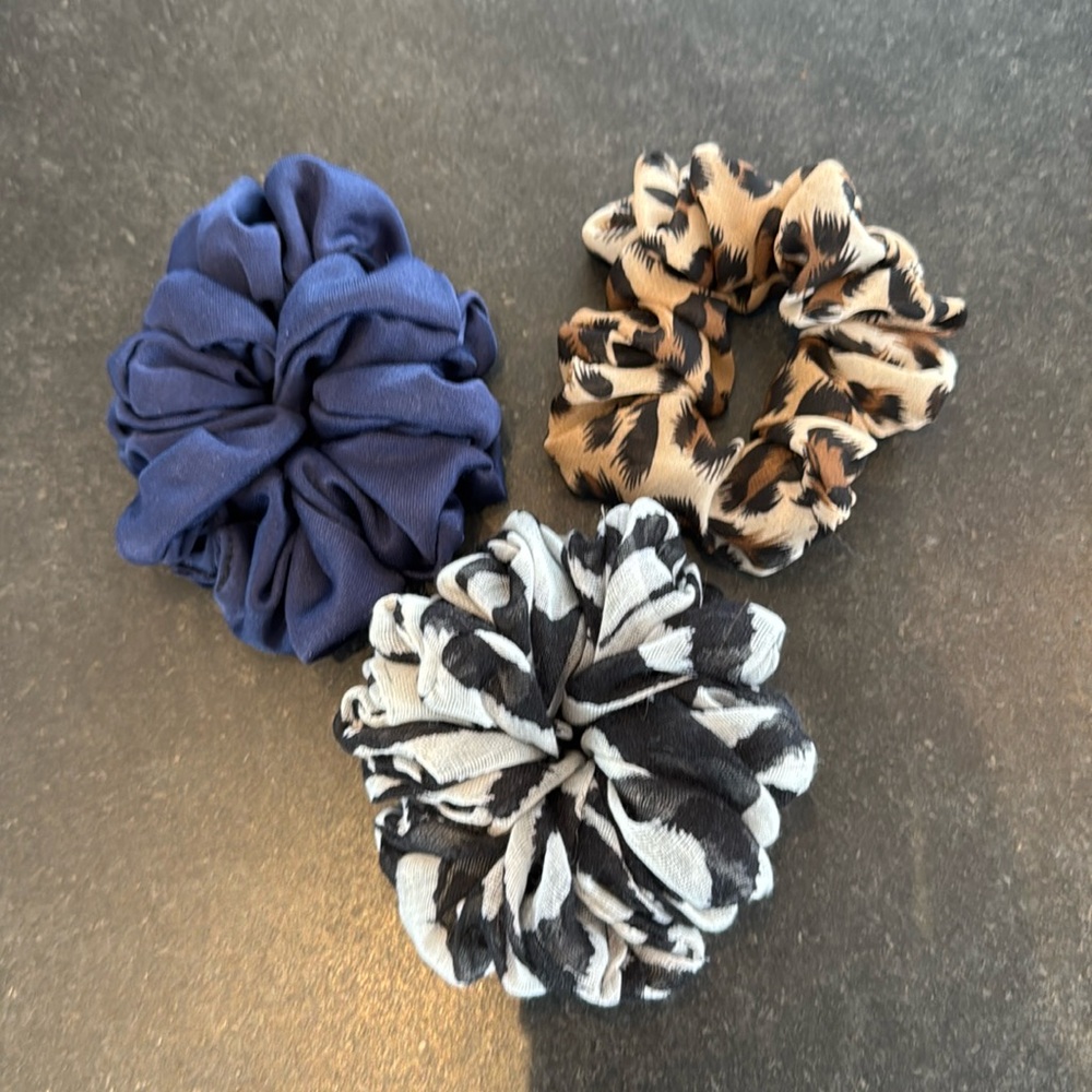 New never used hair scrunchies